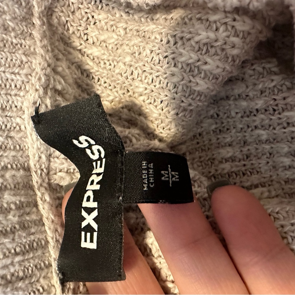 Express 3/4 sleeve sweater. - Picture 4 of 4